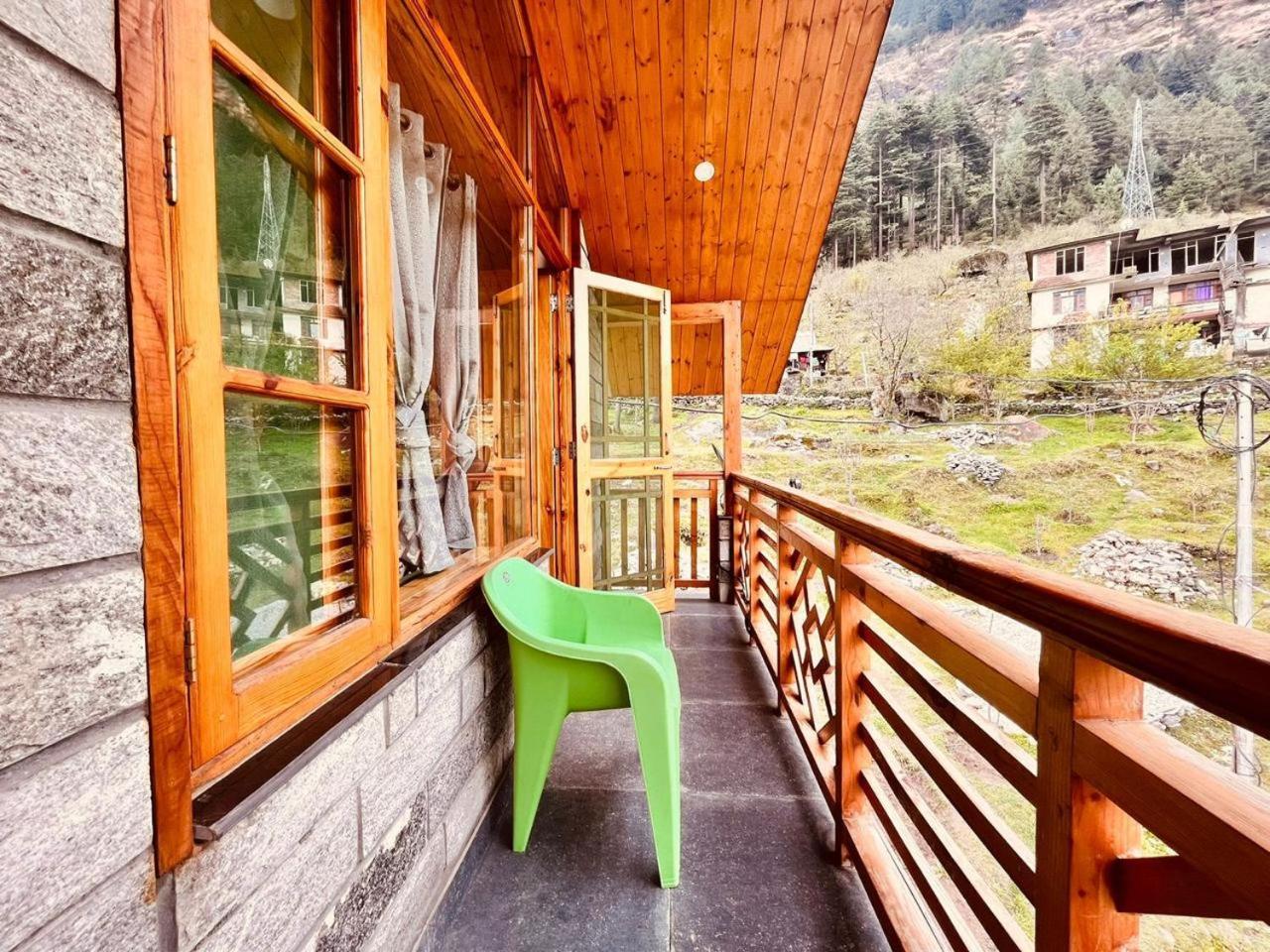 Hotel The Rohtang Chalet à Manāli Extérieur photo